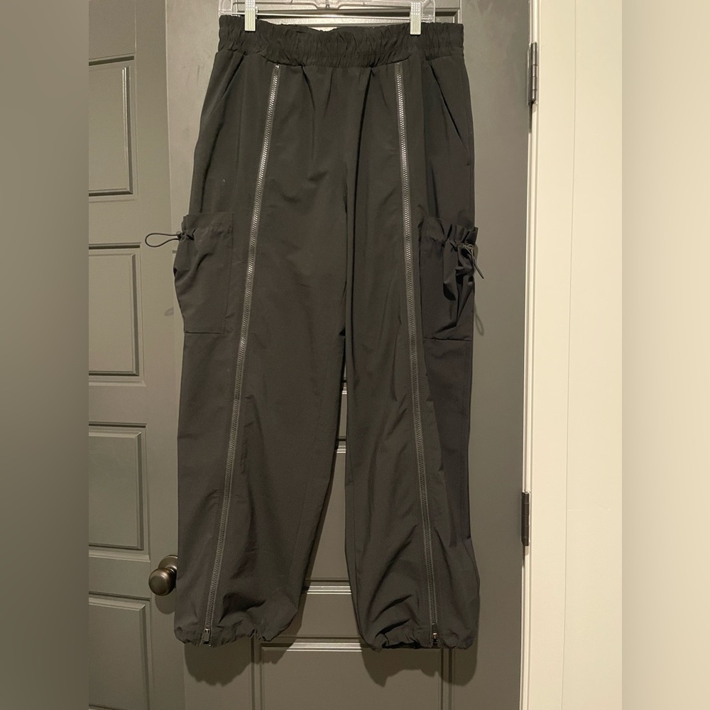 Athleta Stay Fly Black Zipper Nylon Track Pant Size Medium Gently Worn